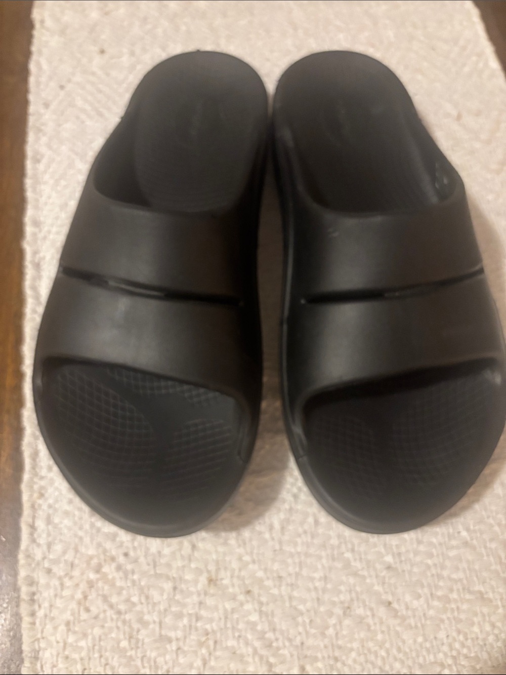 OOFOS Black Slide Foam Sandals